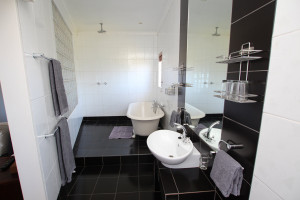 masterbedroombathroom2